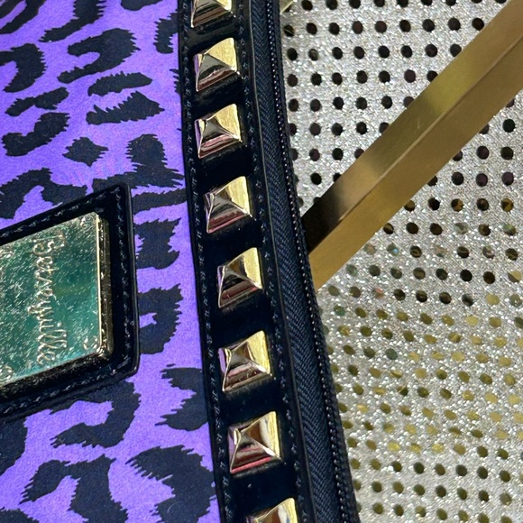 Betsey Johnson Purple & Black Leopard Print Wristlet w/Gold Studs Approx. 10 x 5 - Picture 7 of 16